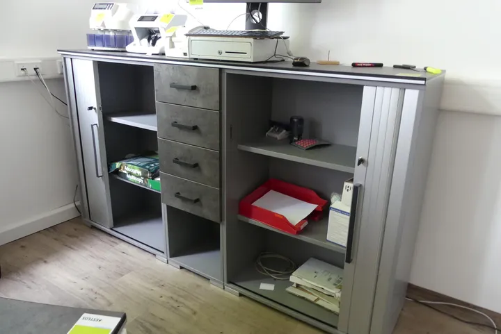 Sideboard ohne Inhalt